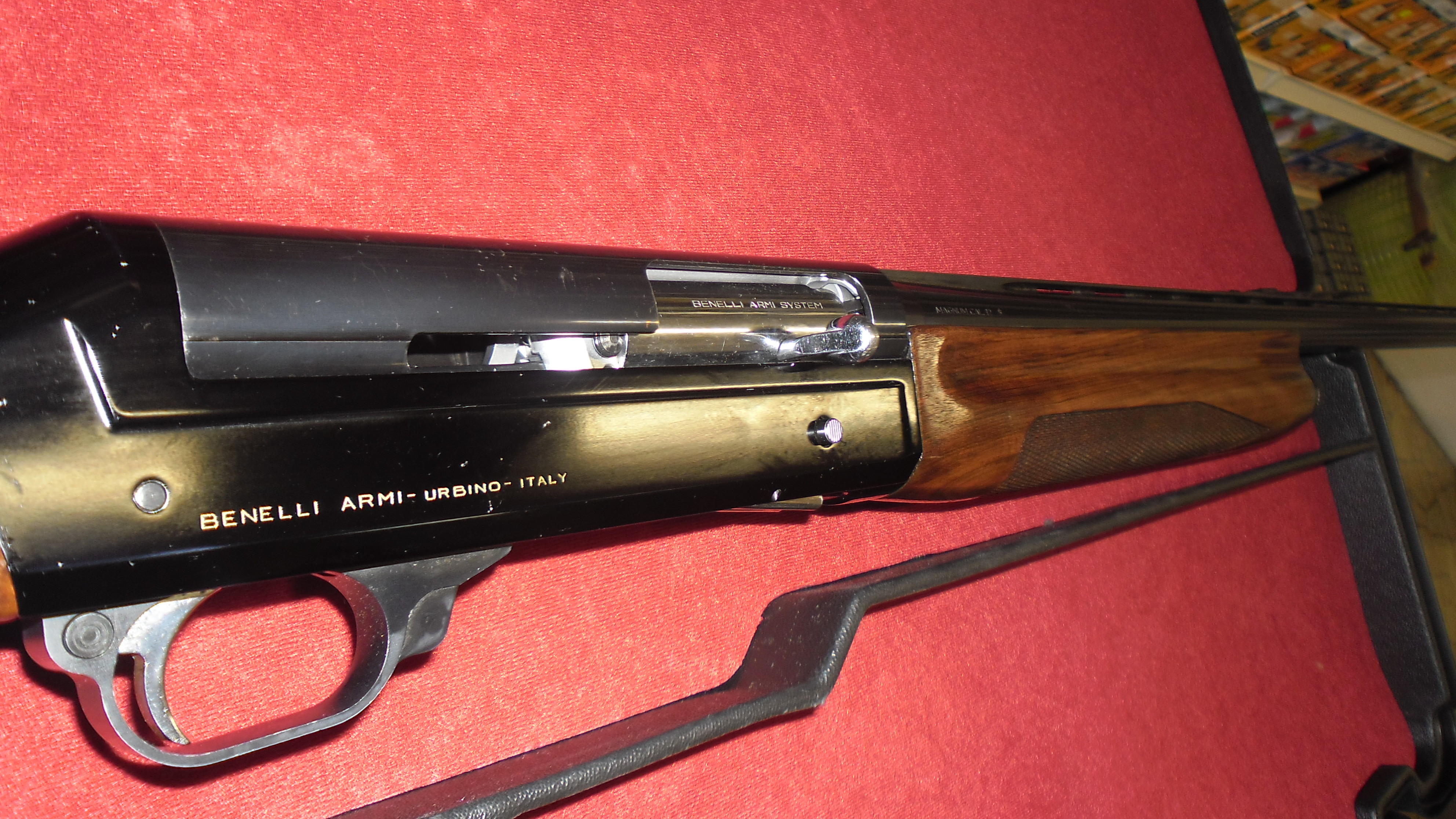 FUCILE SEMIAUTOMATICO - MARCA BENELLI - MODELLO RAFFAELLO 121 - CALIBRO 12 355